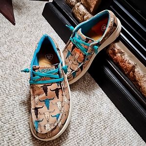 Ariat women's size 7 slip on shoes tan and turquoise with long horn skulls